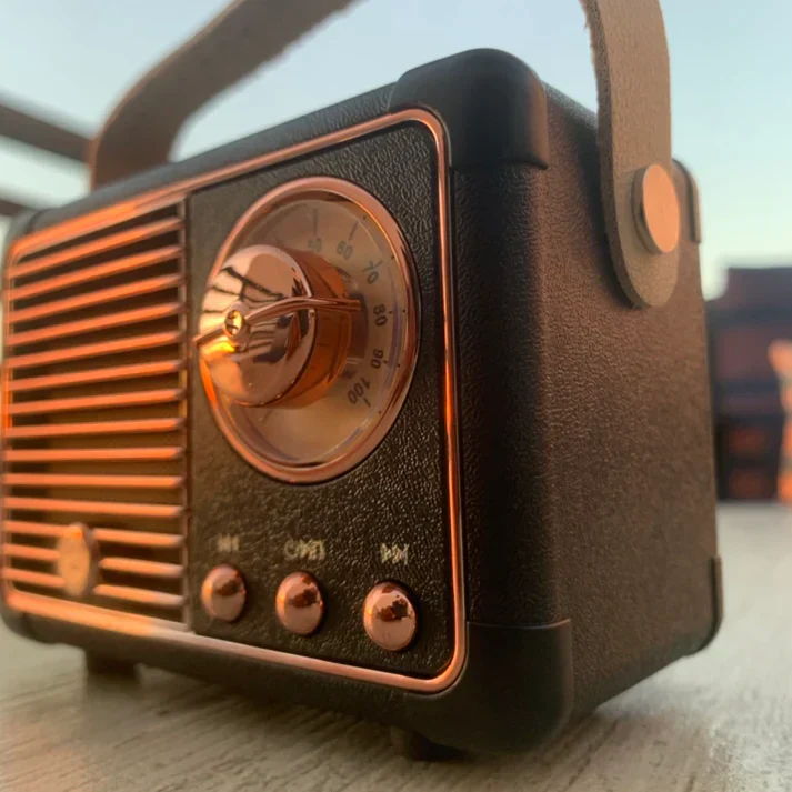 LydBox™ – Kompakt Retro Højtaler - Image 2