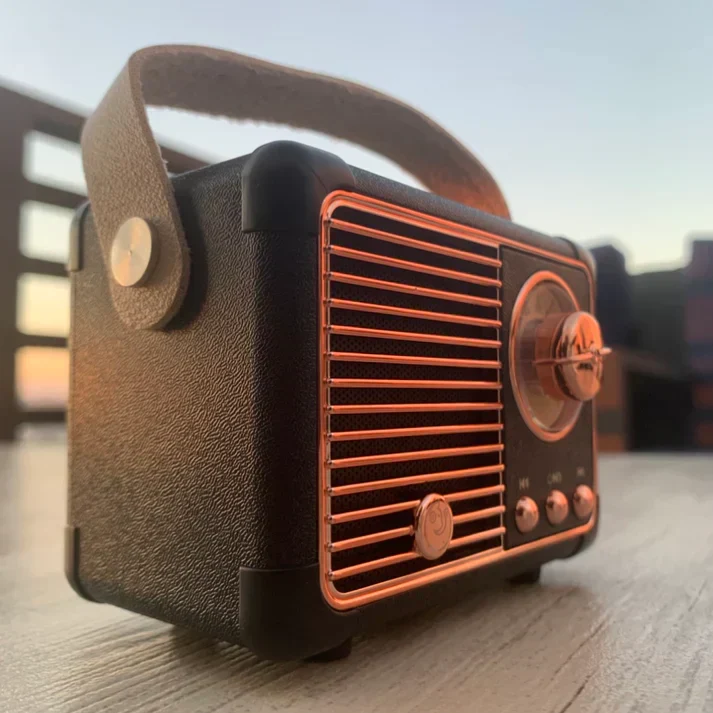 LydBox™ – Kompakt Retro Højtaler - Image 3