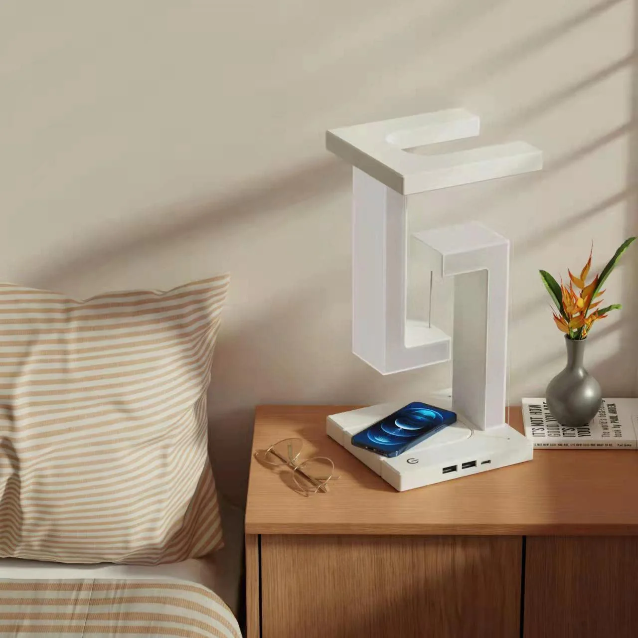 SvævLys™ – Svævende lampe med trådløs smartphone-opladning - Image 6